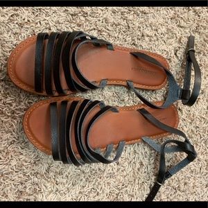 American Eagle black sandals